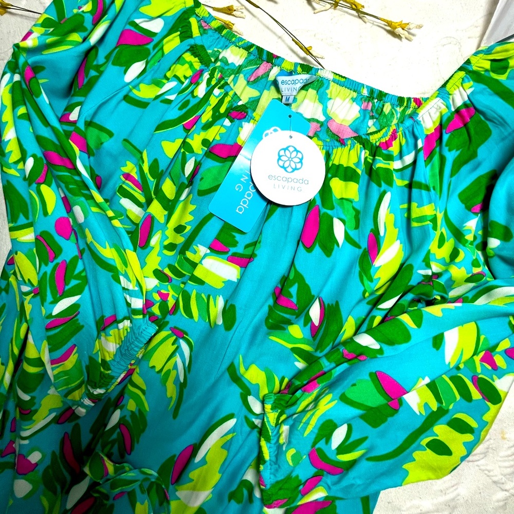 Ladies off the shoulders blouse medium